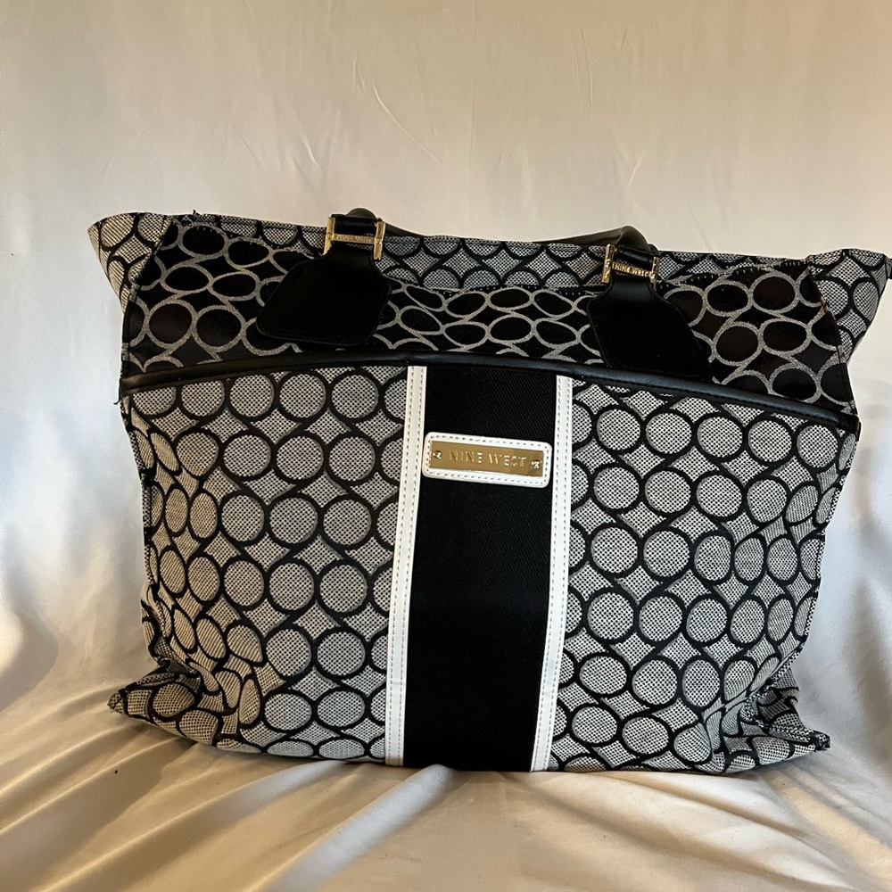Gorgeous Nine West Travel Bag with Laptop Sleeve and Roller Bag Sleeve.